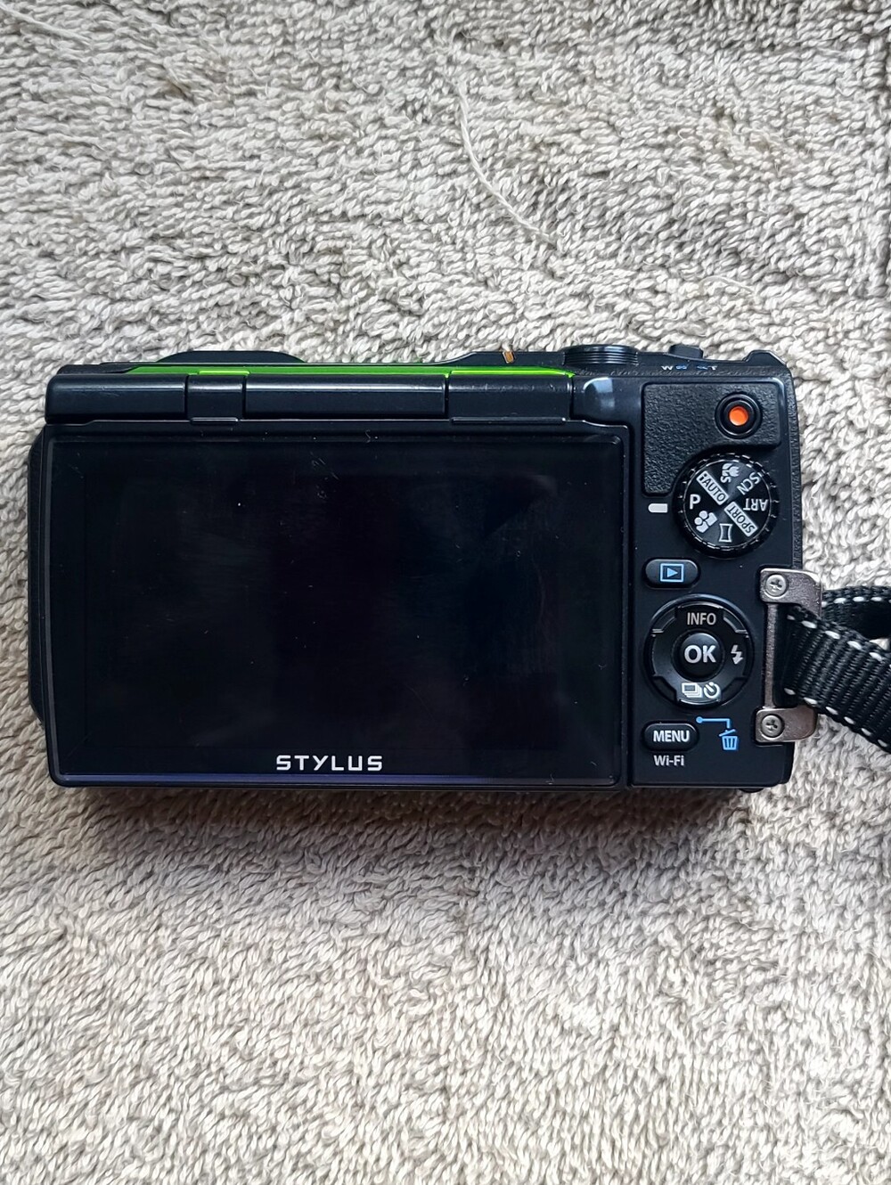 Olympus Tough Compact Digital Camera — Green and Black - Picture 2 of 5